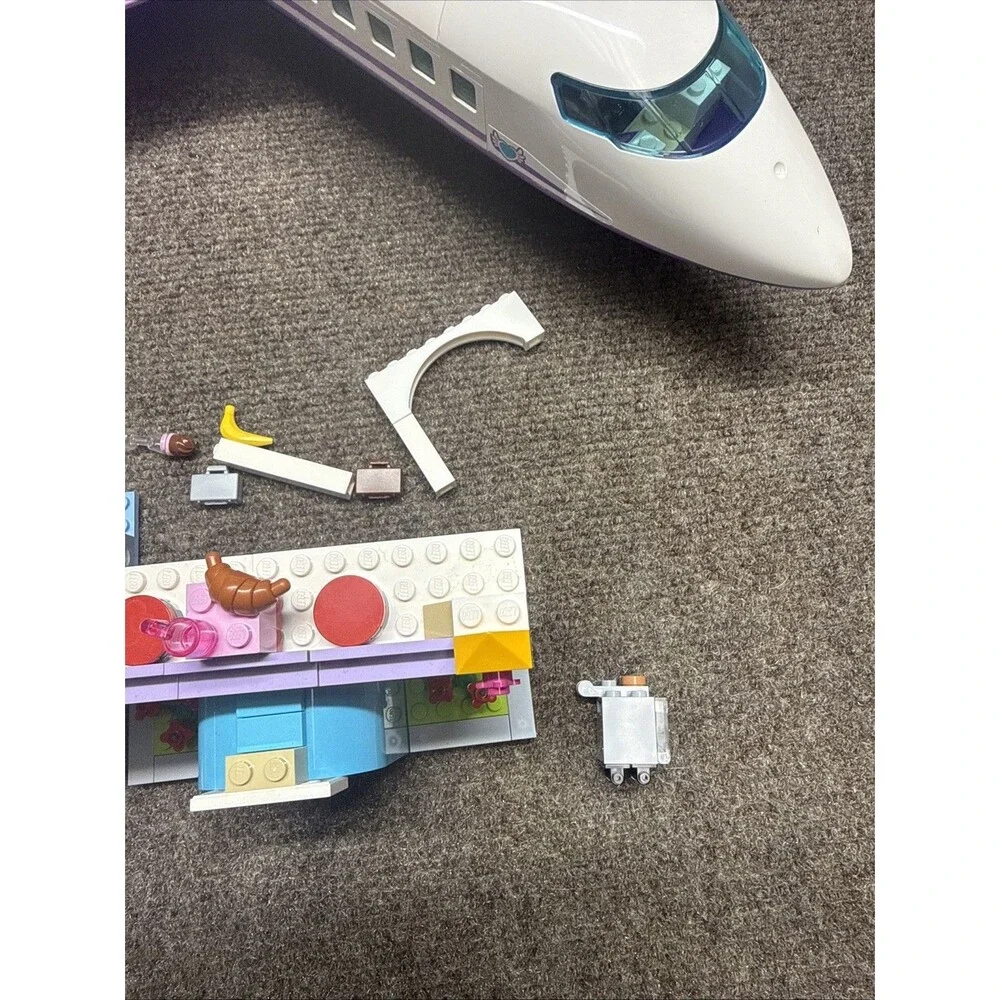 LEGO Friends Heartlake City Airport (41109)